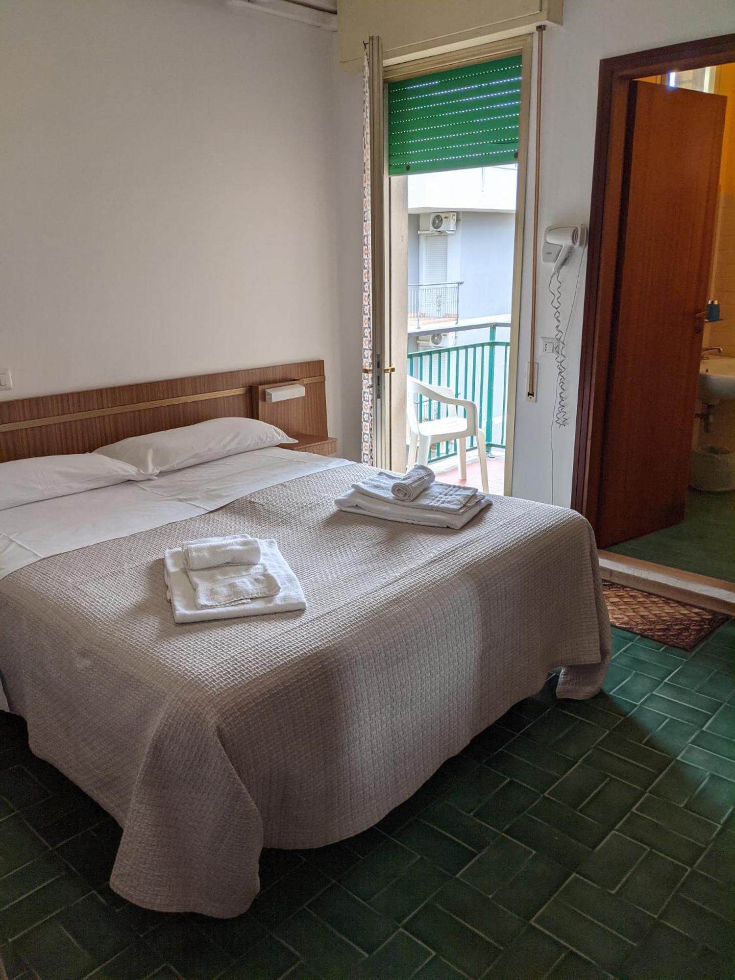 Double Room Private Bathroom